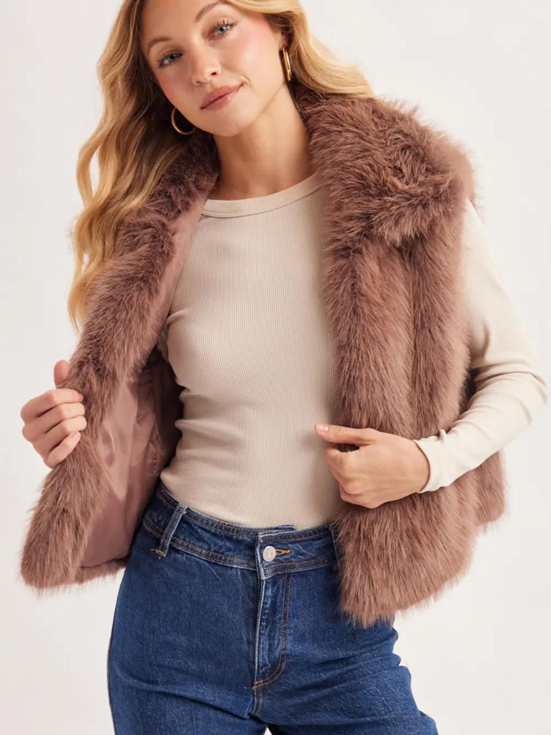 BLUIVY HOOKED UP LAPEL POCKET FAUX FUR VEST | MOCHA - FRONT VIEW
