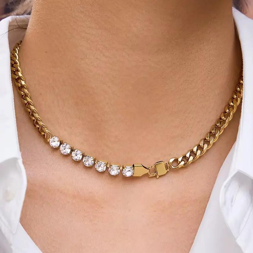 The Signature Curb Necklace Water Resistant
