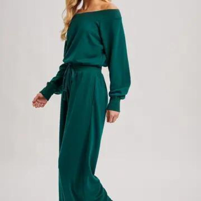 BLUIVY WIDE NECK OFF THE SHOULDER KNIT JUMPSUIT |
HUNTER GREEN - SIDE VIEW