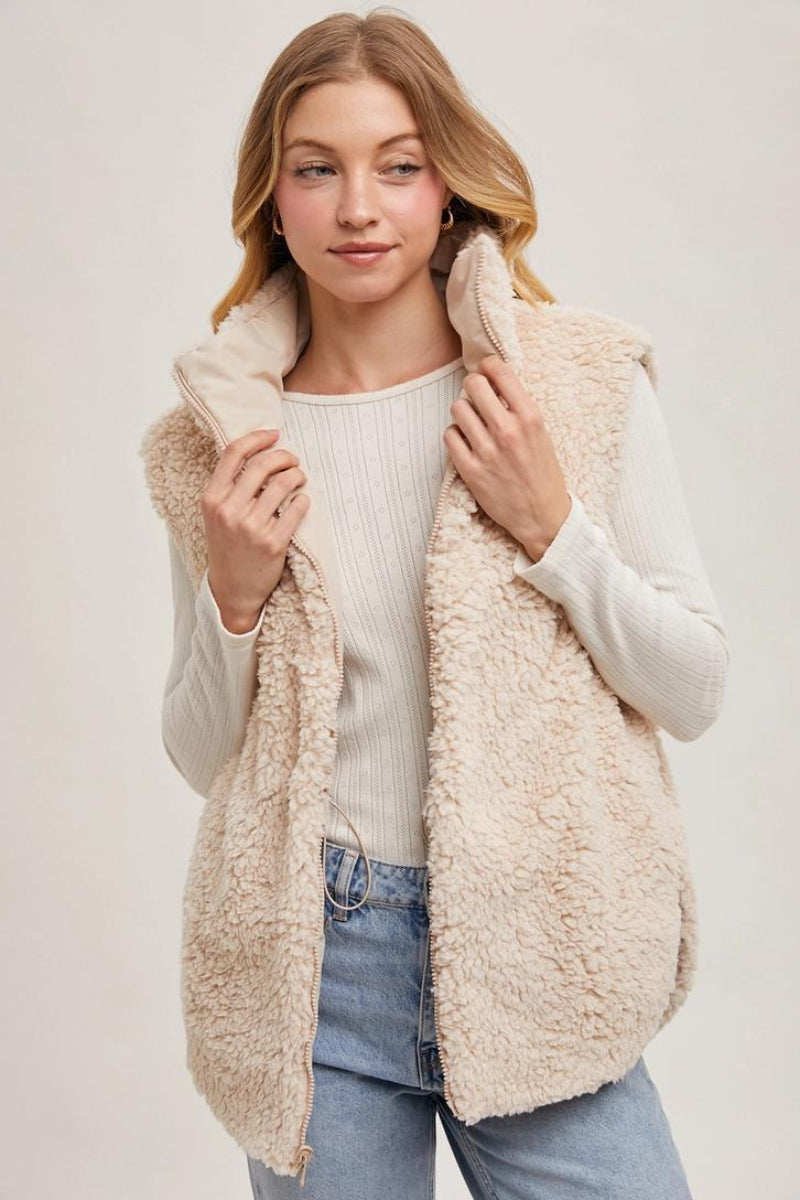BLUIVY REVERSIBLE PUFFER AND SHERPA VEST - FRONT VIEW