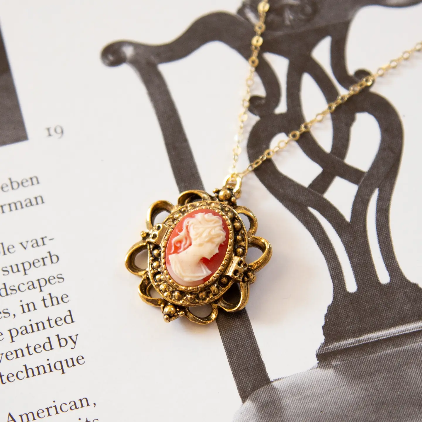 Vintage Cameo Pendant Necklace