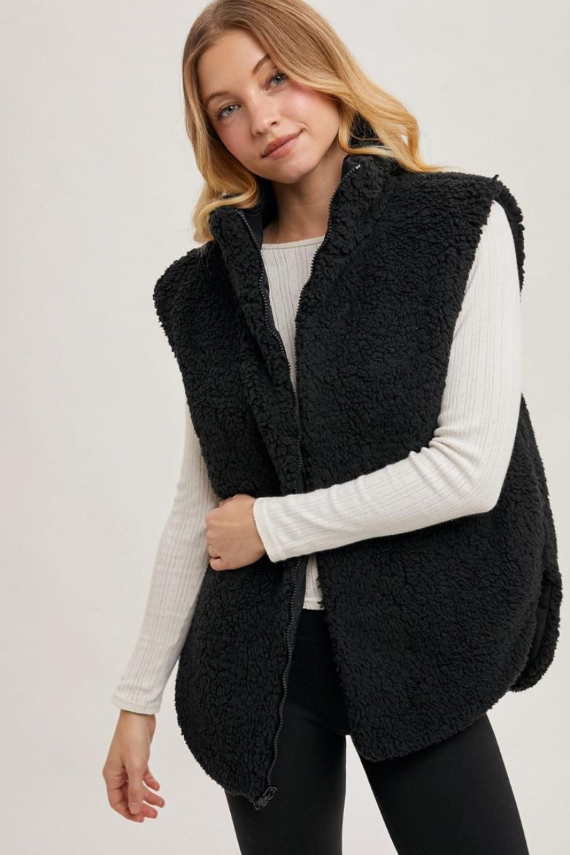 BLUIVY REVERSIBLE PUFFER AND SHERPA VEST - FRONT VIEW