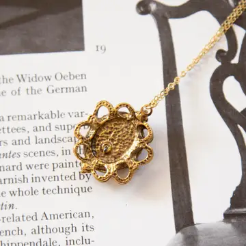 Vintage Cameo Pendant Necklace