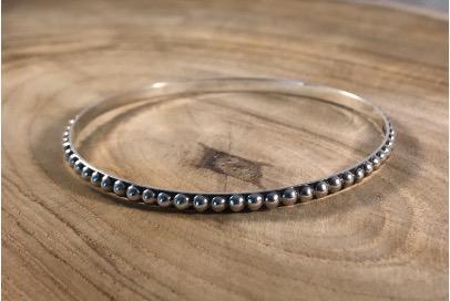 BOHO SOL SILVER 2MM BALL BANGLE