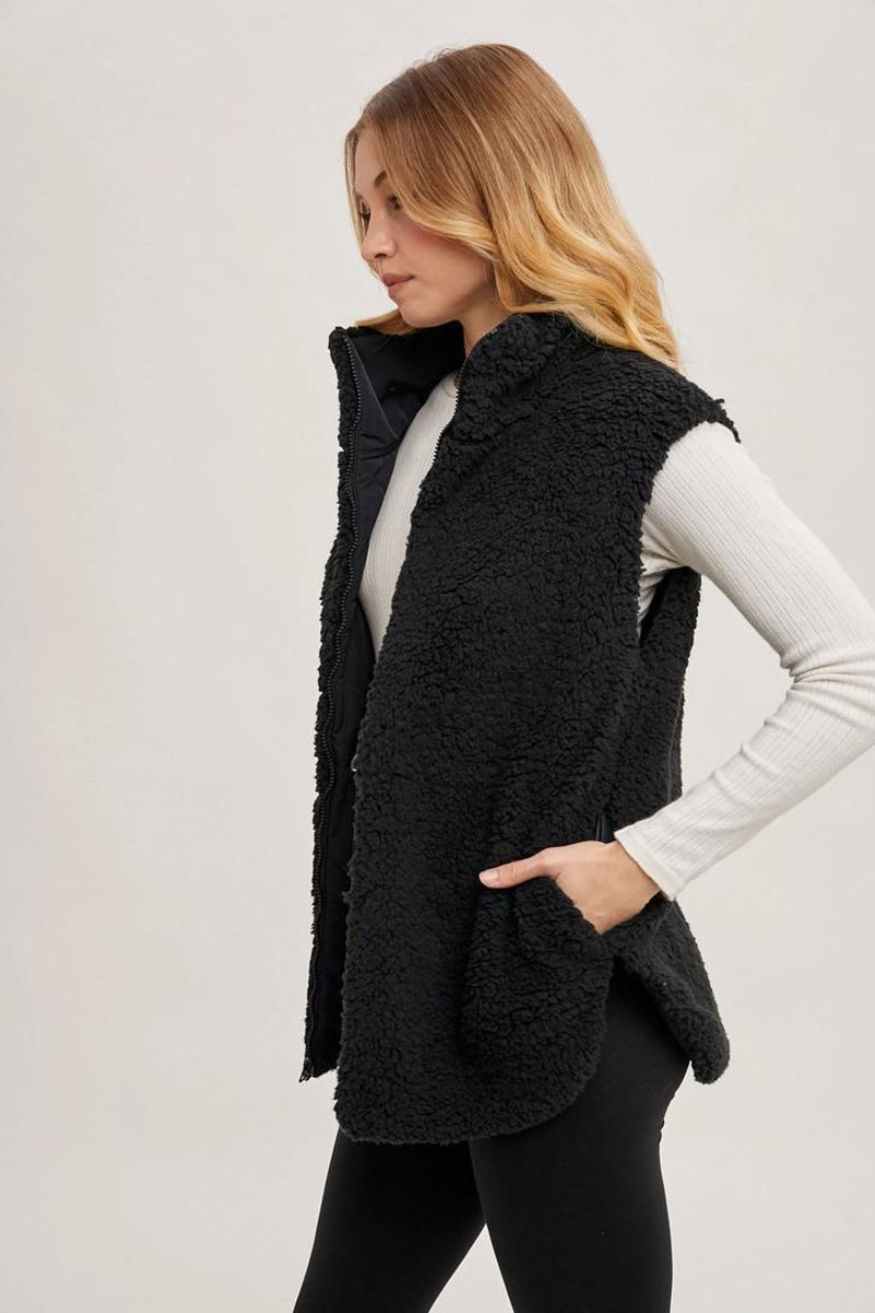 BLUIVY REVERSIBLE PUFFER AND SHERPA VEST - SIDE VIEW